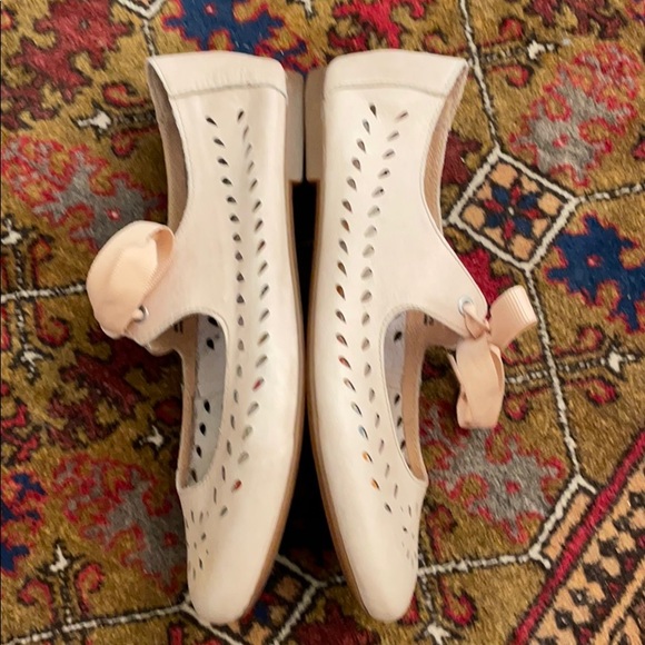 EUC Blush Leather Flat - Picture 4 of 9